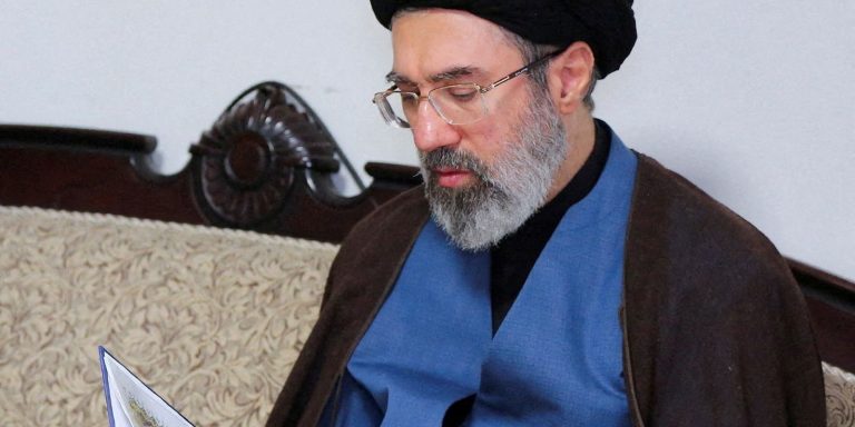 filho-de-ali-khamenei-e-o-novo-lider-supremo-do-ira