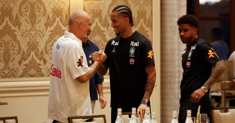 video:-selecao-brasileira-se-apresenta-e-inicia-preparacao-nos-eua-para-amistosos-contra-franca-e-croacia