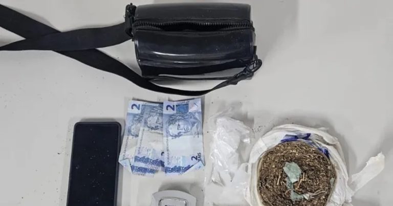 mulher-e-presa-por-trafico-de-drogas-apos-perseguicao-policial-em-igapora