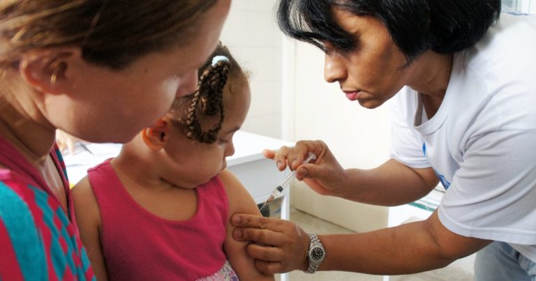 Bahia recebe 1,3 milhão de doses da vacina contra a influenza e inicia distribuição bahia-recebe-1,3-milhao-de-doses-da-vacina-contra-a-influenza-e-inicia-distribuicao