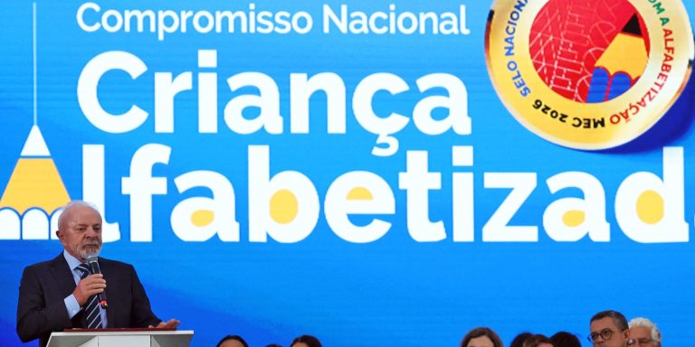 Brasil atinge meta com 66% das crianças alfabetizadas em idade certa brasil-atinge-meta-com-66%-das-criancas-alfabetizadas-em-idade-certa