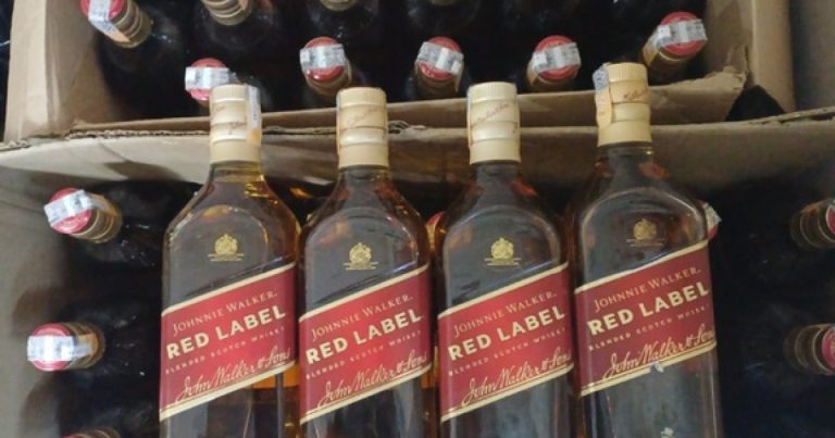homem-e-preso-com-90-garrafas-de-uisque-suspeitas-de-falsificacao-em-eunapolis