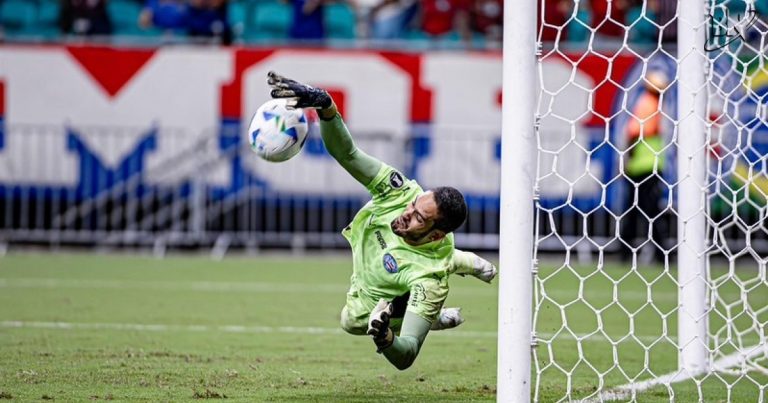 Goleiro do Bahia, Ronaldo informa que não precisará passar por cirurgia após lesão no cotovelo goleiro-do-bahia,-ronaldo-informa-que-nao-precisara-passar-por-cirurgia-apos-lesao-no-cotovelo