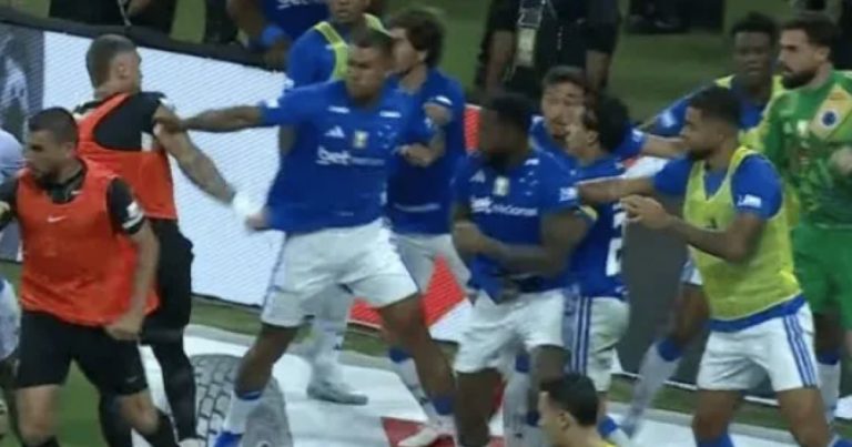 cruzeiro-e-atletico-mg-fazem-acordo-com-procuradoria-apos-briga-generalizada-e-expulsoes