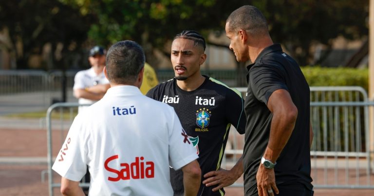 rivaldo-visita-selecao-brasileira-em-orlando-e-projeta-bom-desempenho-na-copa-do-mundo:-“estou-bem-confiante”