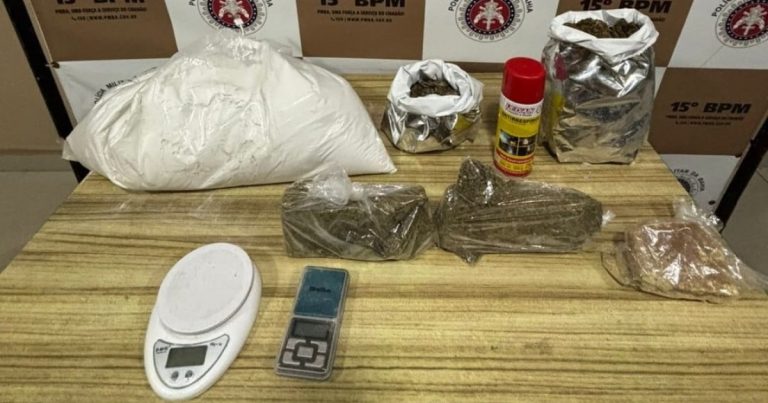 pm-apreende-mais-de-20-kg-de-drogas-em-itabuna;-cocaina,-maconha-e-crack-estavam-em-imovel-abandonado