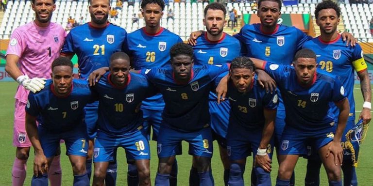 Tubarões Azuis nadam contra a corrente rumo à Copa 2026 tubaroes-azuis-nadam-contra-a-corrente-rumo-a-copa-2026