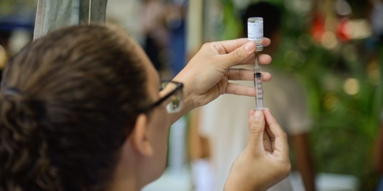 Vacinação nacional contra gripe começa no sábado vacinacao-nacional-contra-gripe-comeca-no-sabado