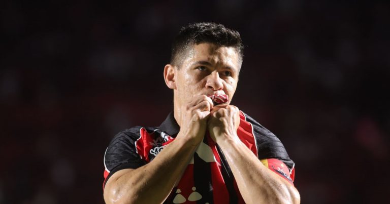 “Sempre dei a cara aqui”, diz Osvaldo após marcar em derrota do Vitória para o Botafogo-PB “sempre-dei-a-cara-aqui”,-diz-osvaldo-apos-marcar-em-derrota-do-vitoria-para-o-botafogo-pb