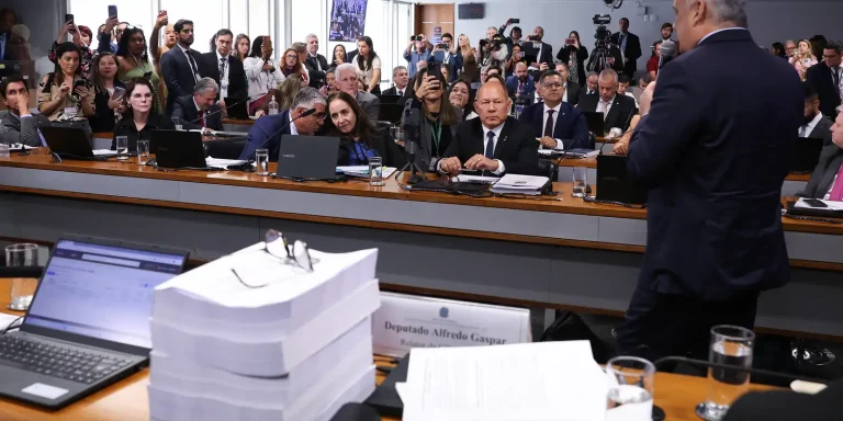 Relatório da CPMI do INSS pede indiciamento de 216 pessoas relatorio-da-cpmi-do-inss-pede-indiciamento-de-216-pessoas