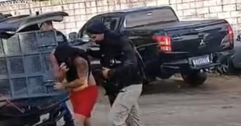 Polícia prende quarteto acusado de tráfico, estelionato e lavagem de dinheiro em Porto Seguro policia-prende-quarteto-acusado-de-trafico,-estelionato-e-lavagem-de-dinheiro-em-porto-seguro