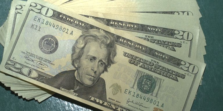 apesar-de-guerra,-dolar-cai-1,27%,-e-bolsa-sobe-3%-na-semana