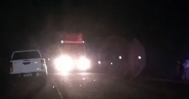 acidente-entre-dois-carros-na-br-324-entre-nova-fatima-e-gaviao-deixa-cinco-mortos-e-interdita-pista