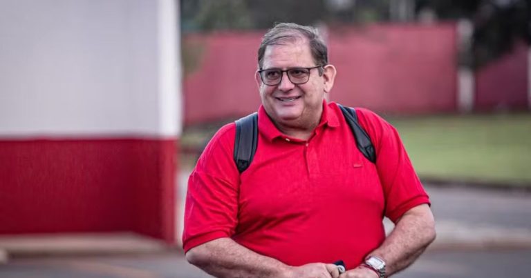 ex-bahia,-guto-ferreira-e-apresentado-como-novo-treinador-do-vila-nova