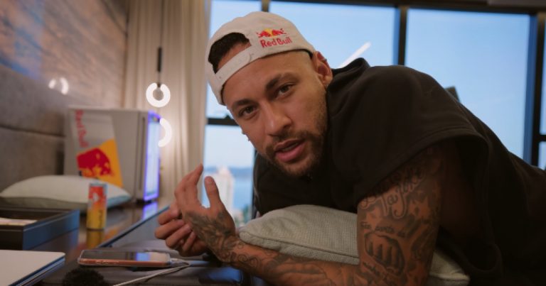 Neymar desabafa sobre escolha de seguir carreira de atleta: “No Brasil é massacrante” neymar-desabafa-sobre-escolha-de-seguir-carreira-de-atleta:-“no-brasil-e-massacrante”