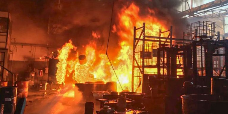 Grande incêndio atinge distribuidora de tintas em Diadema (SP) grande-incendio-atinge-distribuidora-de-tintas-em-diadema-(sp)