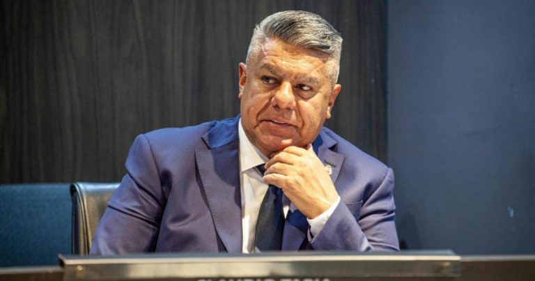 Presidente da AFA é acusado de sonegação fiscal e vira alvo da Justiça argentina presidente-da-afa-e-acusado-de-sonegacao-fiscal-e-vira-alvo-da-justica-argentina