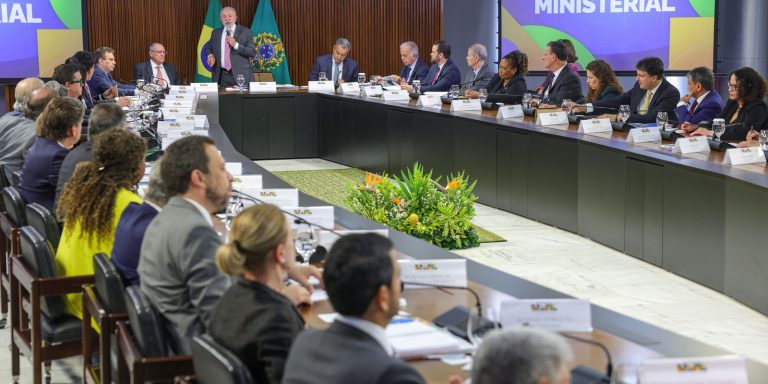 Lula se despede de ministros e confirma Alckmin como vice em chapa lula-se-despede-de-ministros-e-confirma-alckmin-como-vice-em-chapa