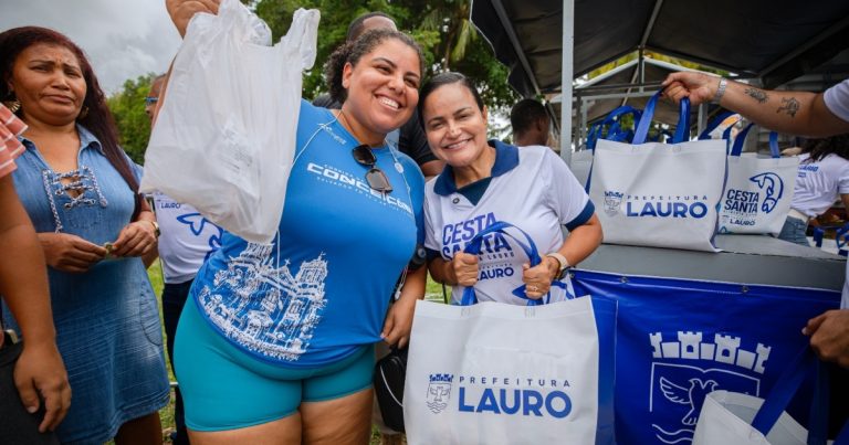 prefeitura-de-lauro-de-freitas-inicia-entrega-de-“cesta-santa”-com-200-toneladas-de-alimentos-para-beneficiarios-do-bolsa-familia