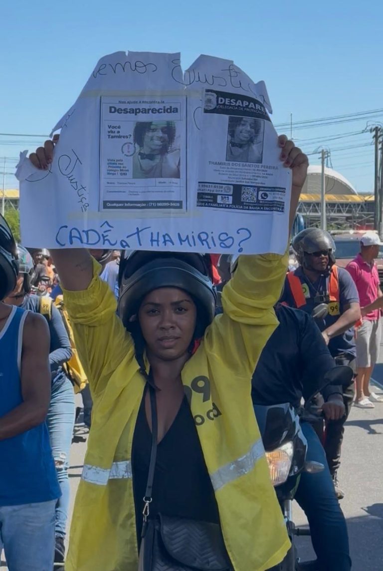 Motoboys realizam manifestação no CAB e recebem apoio do vereador Wellington Negão e sua esposa