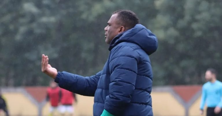 ex-goleiro-do-vitoria,-nilson-correa-soma-apenas-uma-derrota-em-dez-jogos-no-comando-do-oliveira-do-hospital,-de-portugal