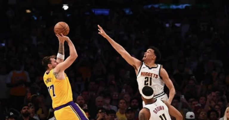 Doncic alcança 15 mil pontos, e LeBron se torna o jogador mais vitorioso da NBA em triunfo dos Lakers doncic-alcanca-15-mil-pontos,-e-lebron-se-torna-o-jogador-mais-vitorioso-da-nba-em-triunfo-dos-lakers