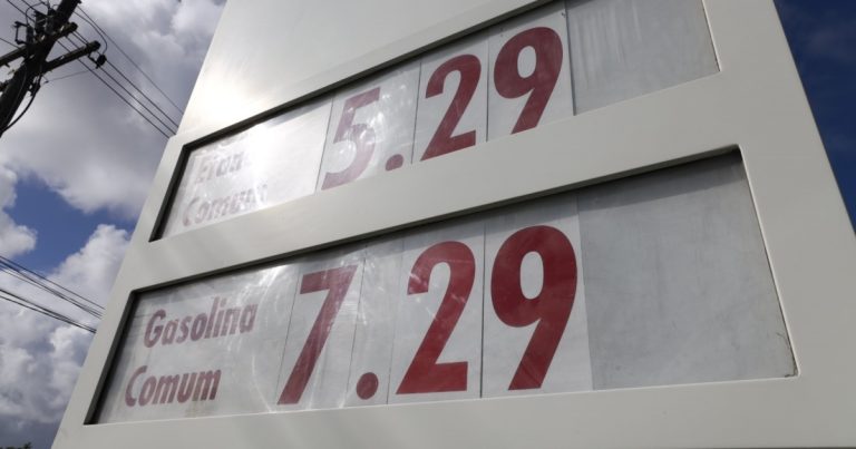 Procon notifica 111 postos de combustíveis e distribuidoras durante operações de fiscalização na Bahia procon-notifica-111-postos-de-combustiveis-e-distribuidoras-durante-operacoes-de-fiscalizacao-na-bahia