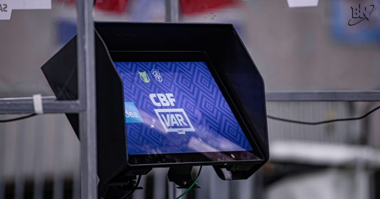 VAR viu toque de raspão mas não marcou pênalti: Confira análise da arbitragem sobre o lance polêmico em Everaldo na Fonte Nova var-viu-toque-de-raspao-mas-nao-marcou-penalti:-confira-analise-da-arbitragem-sobre-o-lance-polemico-em-everaldo-na-fonte-nova