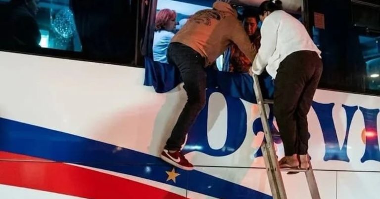 Acidente entre ônibus e caminhão bitrem deixa um morto em Brumado acidente-entre-onibus-e-caminhao-bitrem-deixa-um-morto-em-brumado