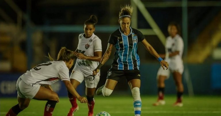 Vitória é superado pelo Grêmio no Brasileirão Feminino e segue na lanterna da Série A1 vitoria-e-superado-pelo-gremio-no-brasileirao-feminino-e-segue-na-lanterna-da-serie-a1