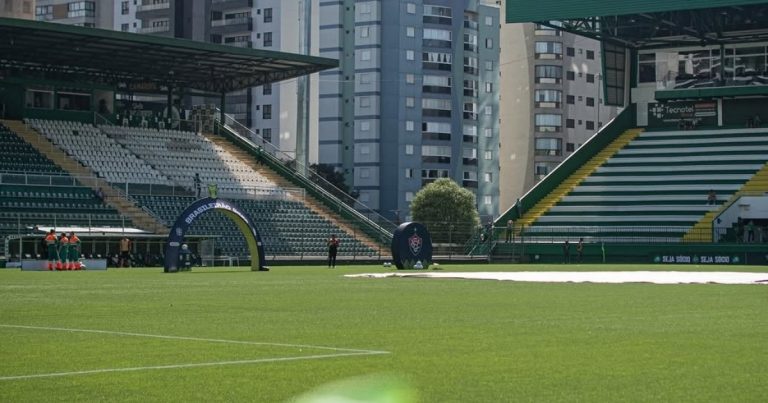 confira-as-escalacoes-oficiais-de-chapecoense-x-vitoria-pelo-brasileirao