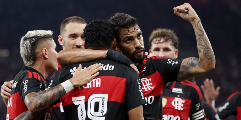 Flamengo reage e vence Santos de virada por 3 a 1 no Brasileirão flamengo-reage-e-vence-santos-de-virada-por-3-a-1-no-brasileirao