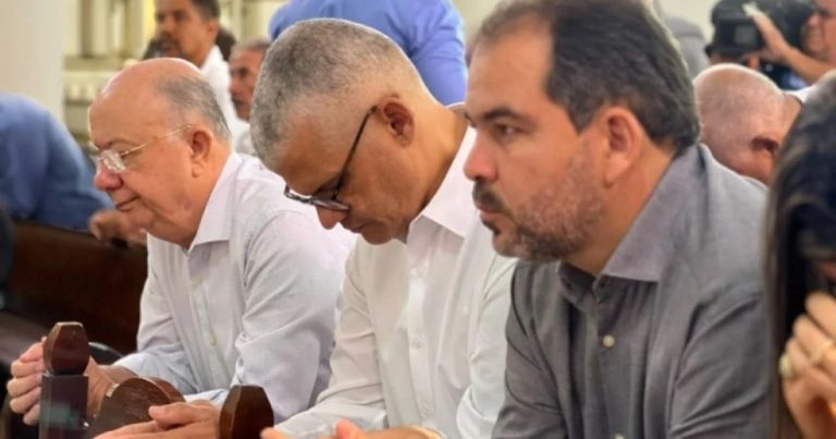 Após desistência de candidatura, vice-prefeito de Feira de Santana posta mensagem cifrada sobre dor e traição apos-desistencia-de-candidatura,-vice-prefeito-de-feira-de-santana-posta-mensagem-cifrada-sobre-dor-e-traicao