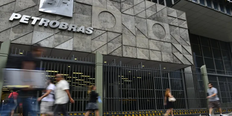 Petrobras destitui diretor de área que vendeu gás com 100% de ágio petrobras-destitui-diretor-de-area-que-vendeu-gas-com-100%-de-agio