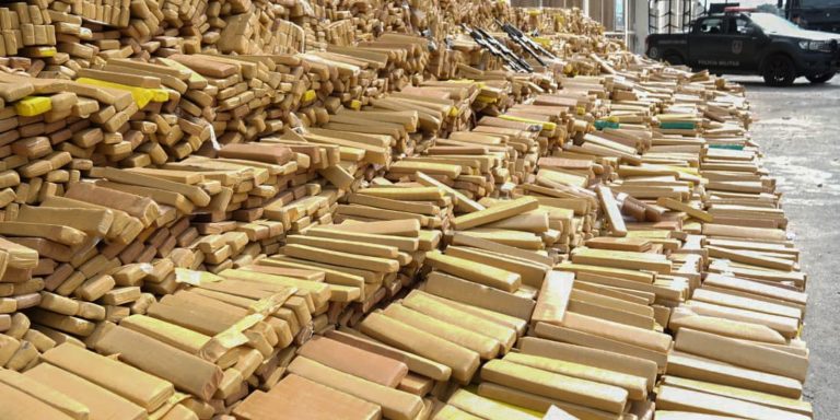 pm-do-rio-faz-a-maior-apreensao-de-drogas-da-historia-do-brasil