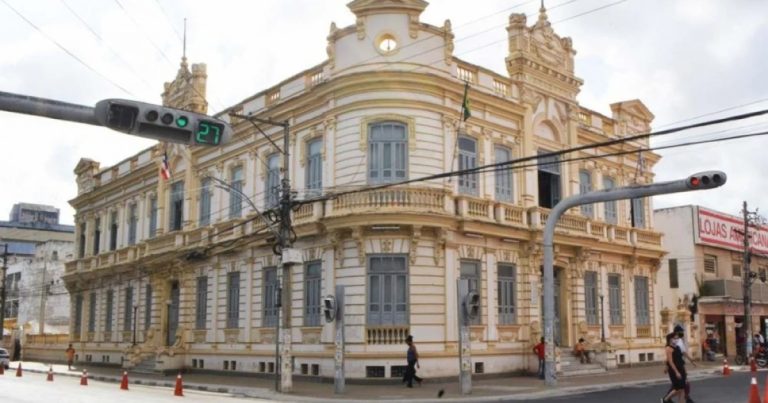 paco-municipal-maria-quiteria-completa-100-anos-e-celebra-legado-historico-em-feira-de-santana