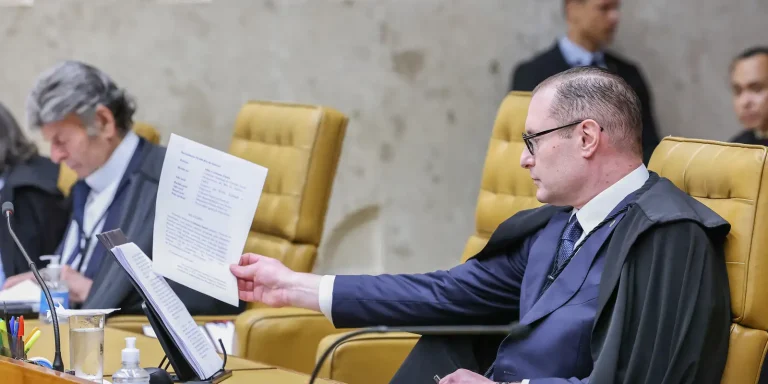 Zanin vota a favor de eleições diretas para governador do Rio zanin-vota-a-favor-de-eleicoes-diretas-para-governador-do-rio