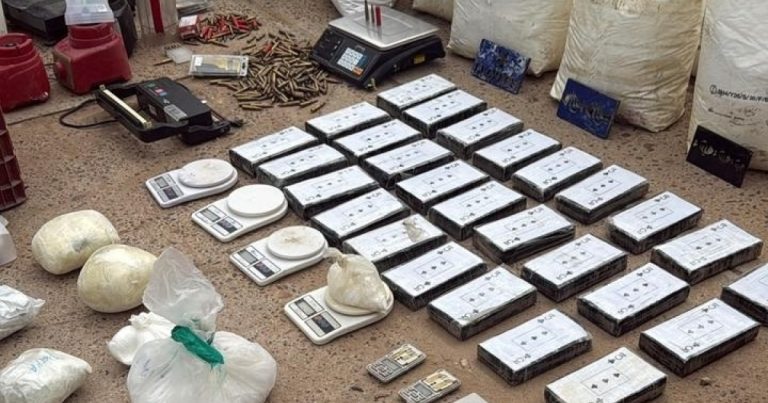 PM desarticula laboratório de drogas e apreende mais de 1 tonelada de cocaína em Juazeiro pm-desarticula-laboratorio-de-drogas-e-apreende-mais-de-1-tonelada-de-cocaina-em-juazeiro