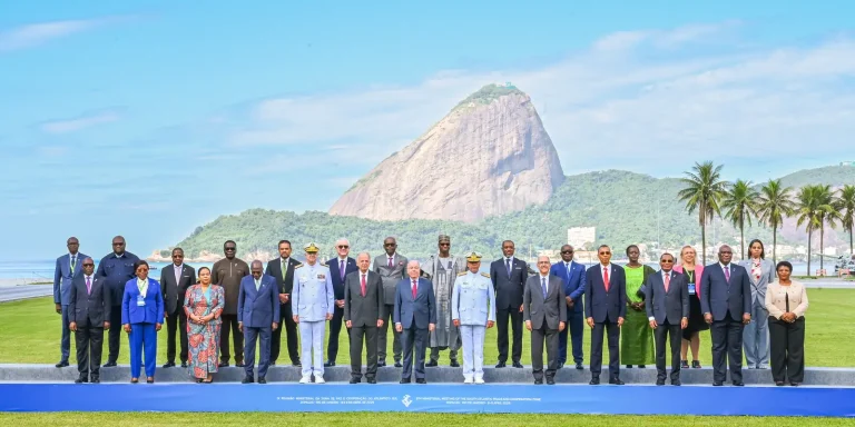 brasil-assume-aliancaepedeatlantico-sul-livrede-guerrase-tensoes