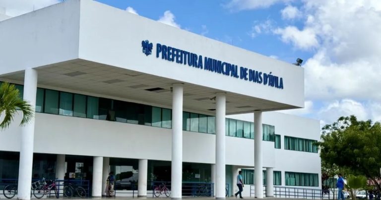 professores-de-dias-davila-paralisam-atividades-por-reajuste-e-plano-de-carreira;-prefeitura-pede-prazo