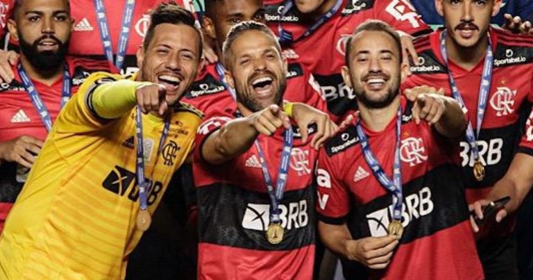 VÍDEO: Ex-companheiros de Everton Ribeiro se reúnem em chamada para celebrar aniversário do craque video:-ex-companheiros-de-everton-ribeiro-se-reunem-em-chamada-para-celebrar-aniversario-do-craque
