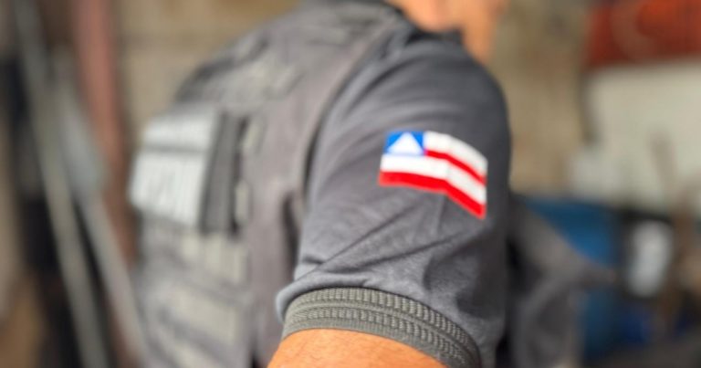 Mulher é presa em flagrante por tráfico de drogas em Iraquara mulher-e-presa-em-flagrante-por-trafico-de-drogas-em-iraquara