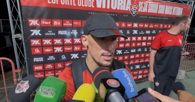 Baralhas explica passe de calcanhar em gol do Vitória e exalta atmosfera do Barradão: “Torcida joga junto o tempo todo” baralhas-explica-passe-de-calcanhar-em-gol-do-vitoria-e-exalta-atmosfera-do-barradao:-“torcida-joga-junto-o-tempo-todo”