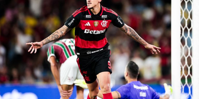Com dois gols de Pedro, Flamengo vence Fluminense pelo Brasileirão com-dois-gols-de-pedro,-flamengo-vence-fluminense-pelo-brasileirao