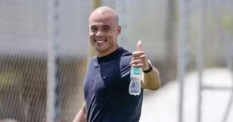 corinthians-anuncia-ex-goleiro-julio-cesar-como-novo-gerente-de-futebol