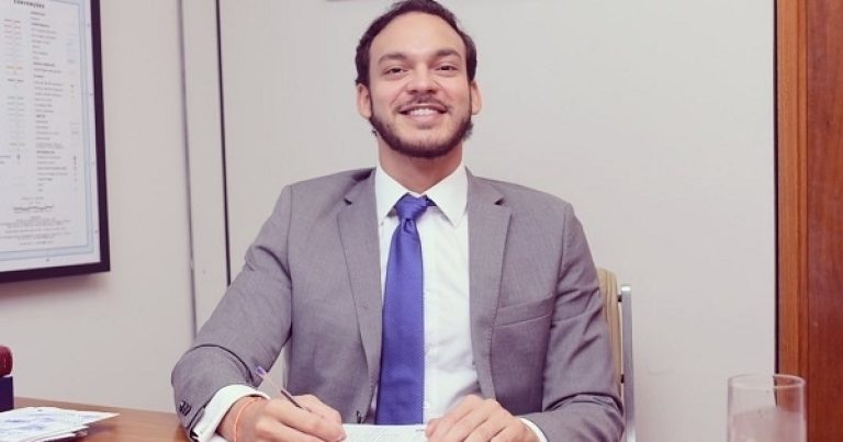 ex-deputado-federal-e-alvo-de-busca-e-apreensao-da-pf-que-apura-corrupcao-eleitoral-no-extremo-sul-da-bahia