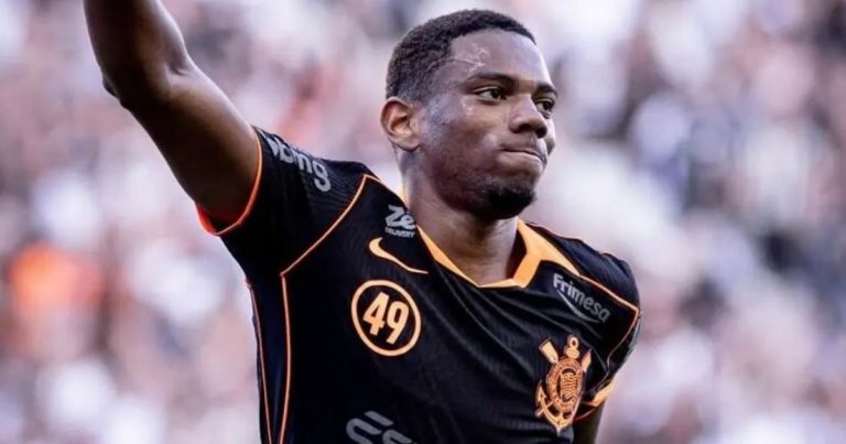 corinthians-multa-andre-em-10%-do-salario-apos-expulsao-por-gesto-obsceno