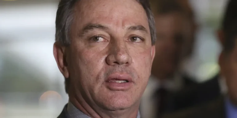 TSE adia conclusão de julgamento que pode cassar governador de Roraima tse-adia-conclusao-de-julgamento-que-pode-cassar-governador-de-roraima