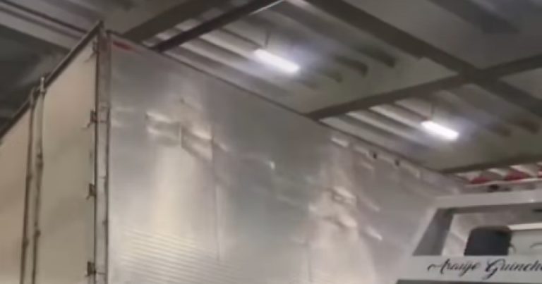 VÍDEO: Caminhão tomba dentro de ferry-boat durante travessia SalvadorItaparica video:-caminhao-tomba-dentro-de-ferry-boat-durante-travessia-salvadoritaparica