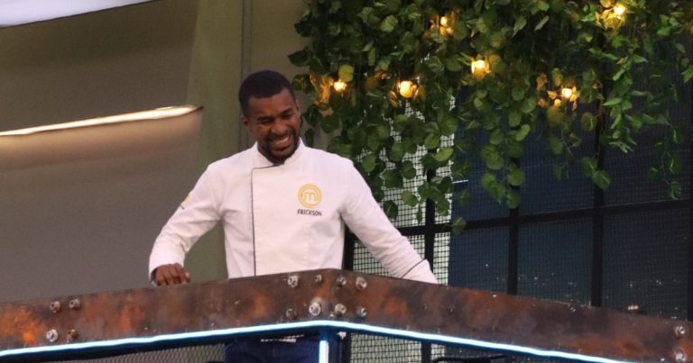 Ex-zagueiro Frickson Erazo é campeão do MasterChef Celebridades, no Equador ex-zagueiro-frickson-erazo-e-campeao-do-masterchef-celebridades,-no-equador